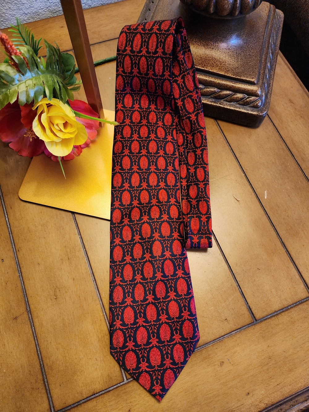 Vintage The Kent Shop Men's 100% Silk Tie Hand Made in Spain Cremson Red Blue